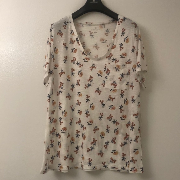 Caslon Rounded V-Neck Tee - Picture 4 of 9